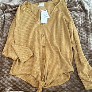Tie, waffle knit top